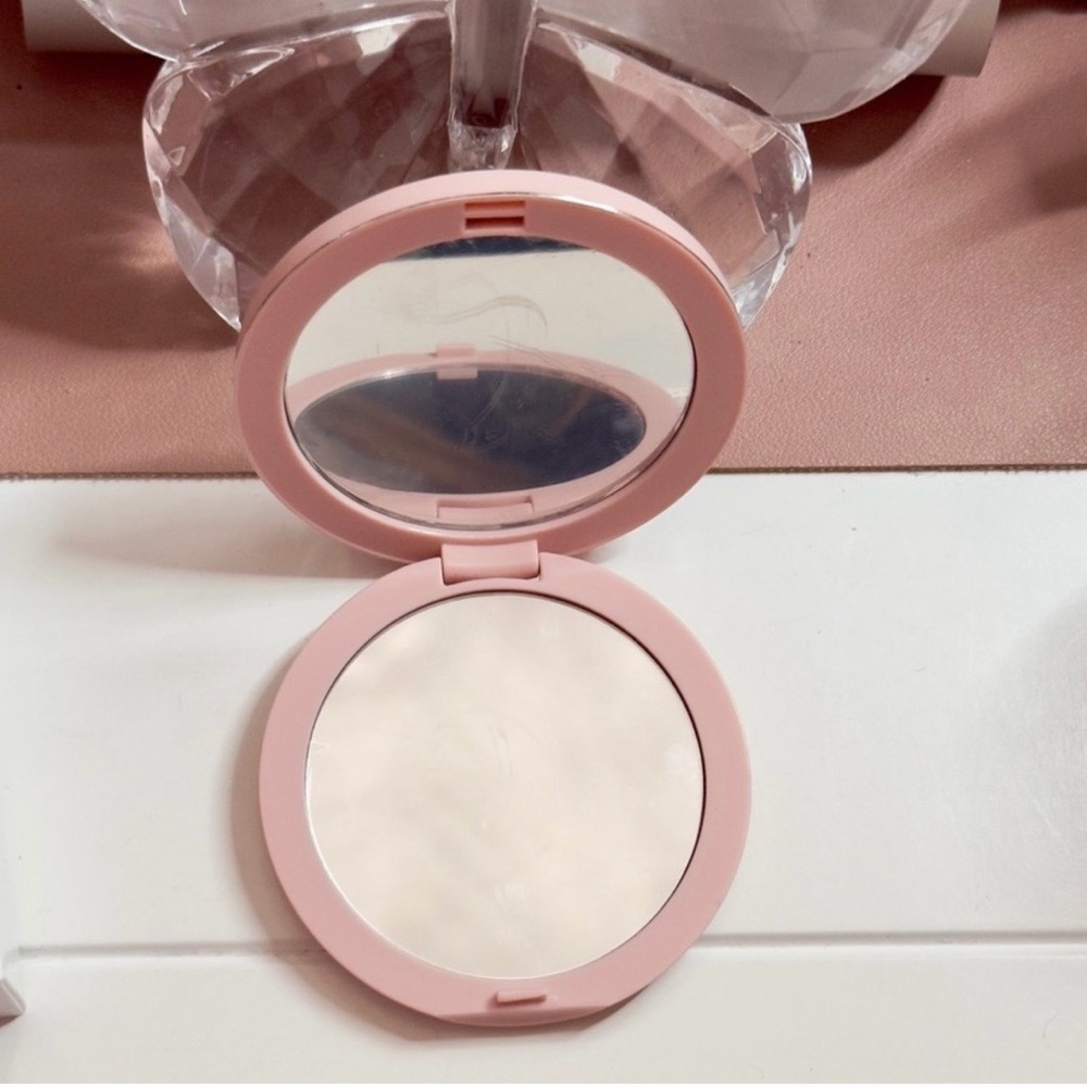 Dior Beauty Set - Quilted Mirror, Cosmetic Bag, Hair Clips, and more… Dior Set - Picture 8 of 10